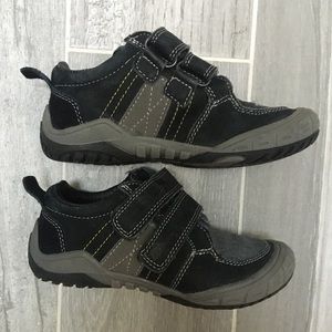 Boys gray/black Twig shoes - size 10-10.5